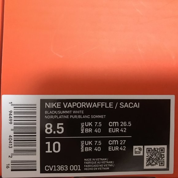 Sacai x Nike VaporWaffle Black and White main image 4
